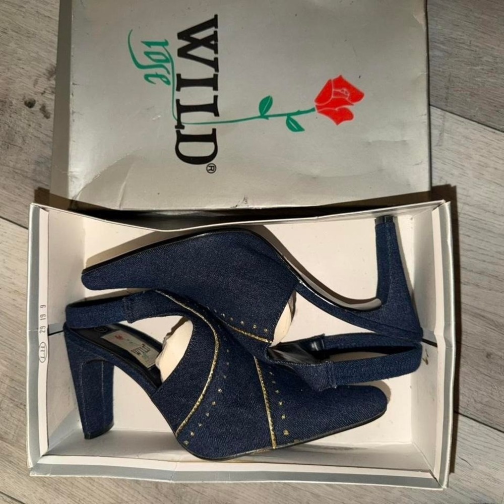 Wild Rose navy‎ denim heels with gold studs, Size: US 9